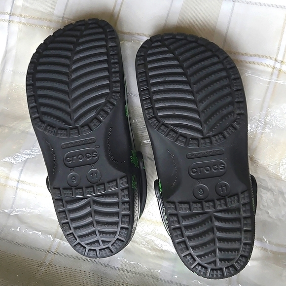 Crocs Classic Hemp Leaf Clog - Picture 6 of 12